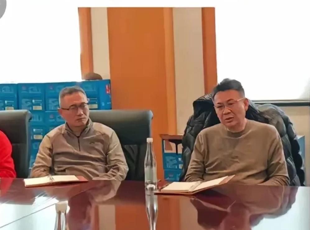 有球迷总把赖亚文和蔡斌绑在一起，我不这么想，蔡斌应该是李全强在任时上位的，一年以