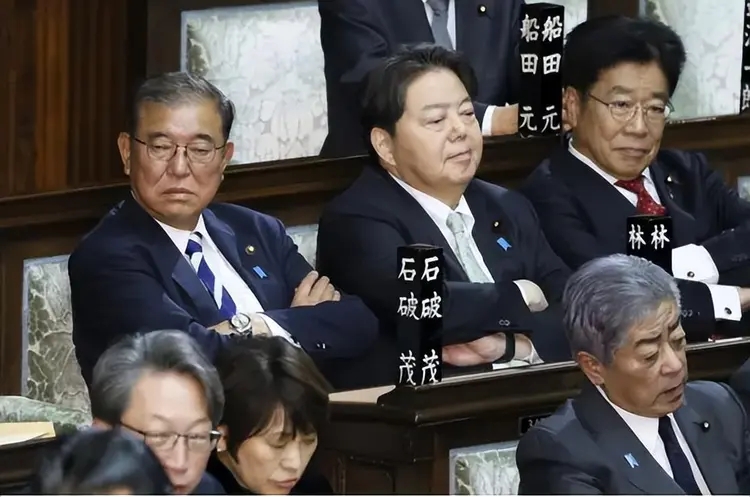 日本首相石破茂，第一次上台没有几天就下台了