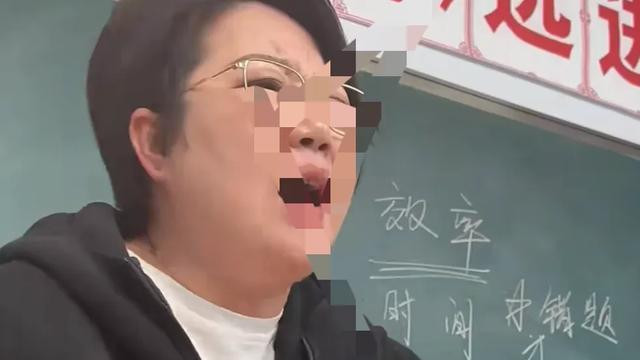 好样的！老师教育班上女生不准打扮是好是坏？网友评论区炸开锅