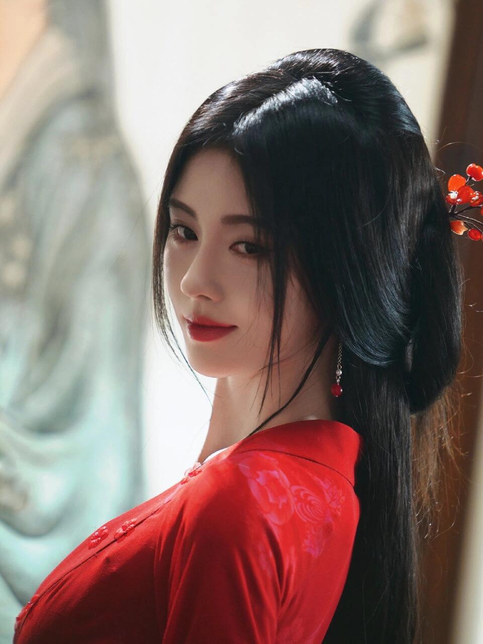 鞠婧祎：内向背后的自我守护