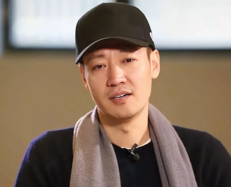 辛柏青的7个人物关系∶

1.妻子∶朱媛媛，50岁，山东青岛人，知名演员，国家一