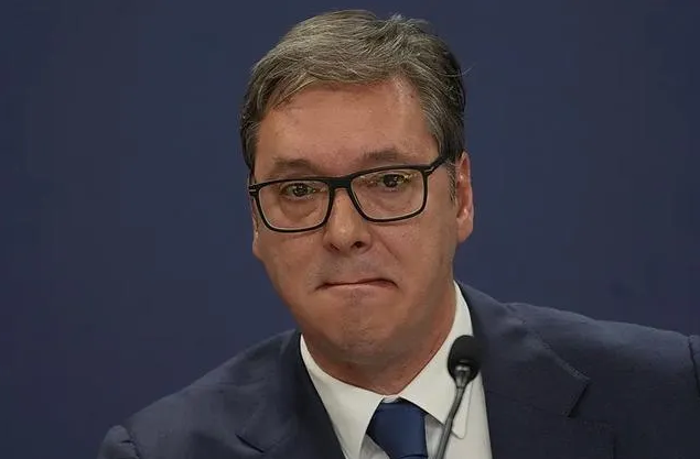 塞尔维亚总统武契奇这是要捧杀美国总统特朗普。武契奇虽然没能参加特朗普就任仪式，但