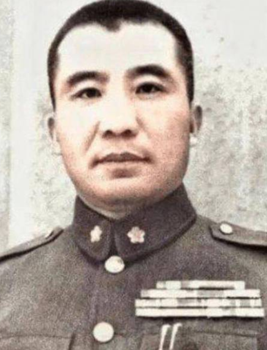 抗日名将王耀武，战败前主动释放被关押的共产党人士以及无辜的百姓，被俘虏成功德林第