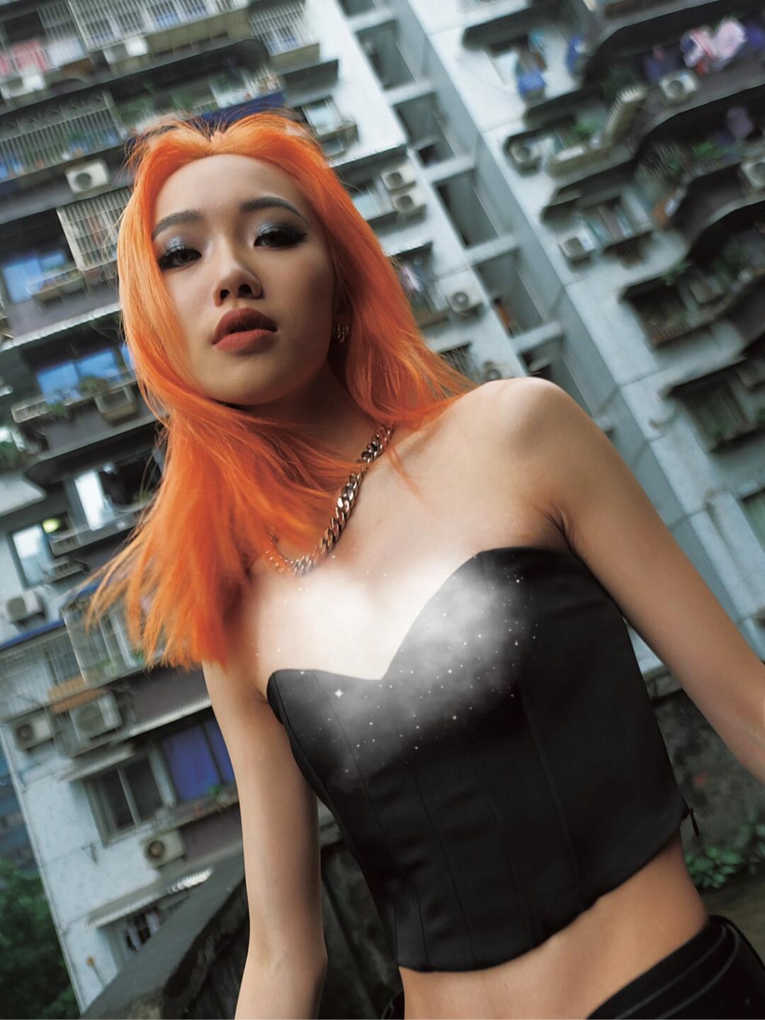 夜莺 好久没露脸，怕你忘记了