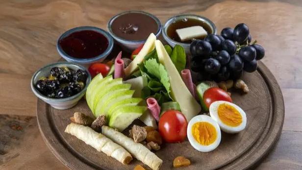 肝硬化患者不能吃蜂蜜？提醒：肝不好的人，这3种食物最好少碰！