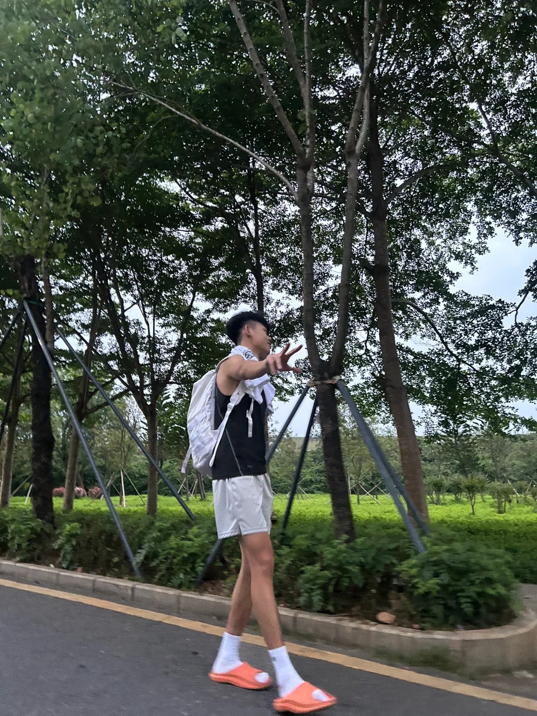 公园的蚊子也太多了😡
