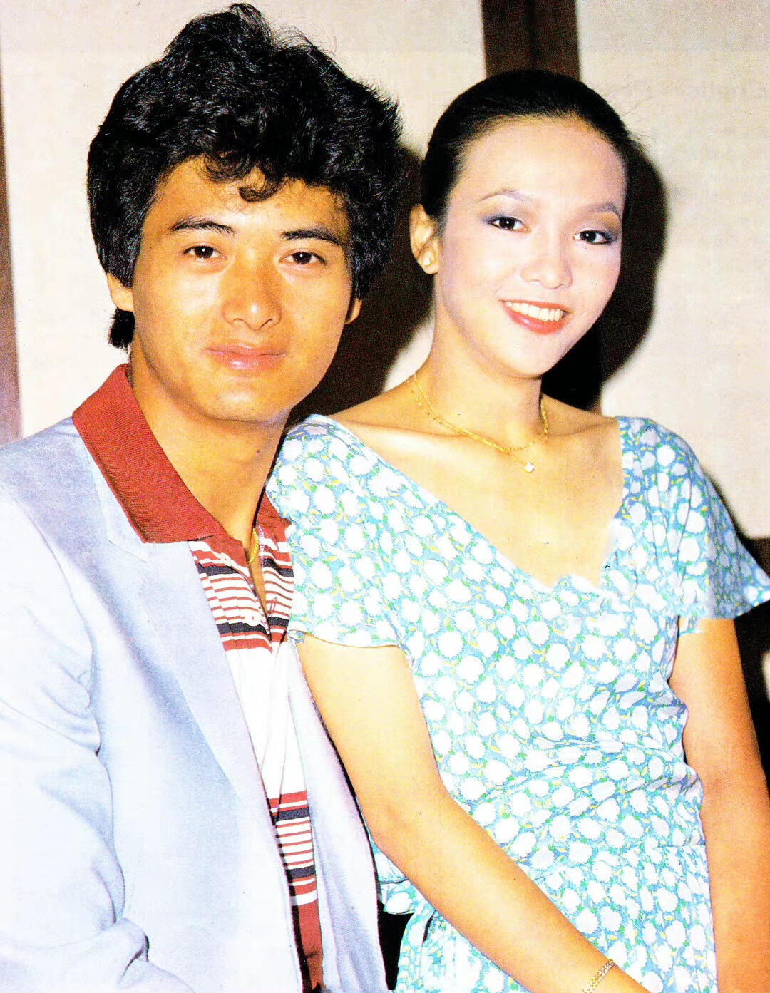周润发与郑裕玲的早期合影