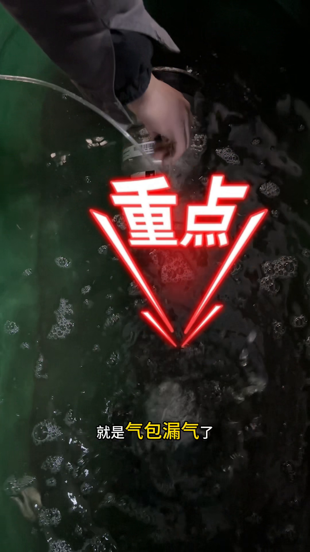 宝马维修空气悬挂减震器。
寿光的老铁又送来一支宝马空气悬挂减震器，我们是上打压测