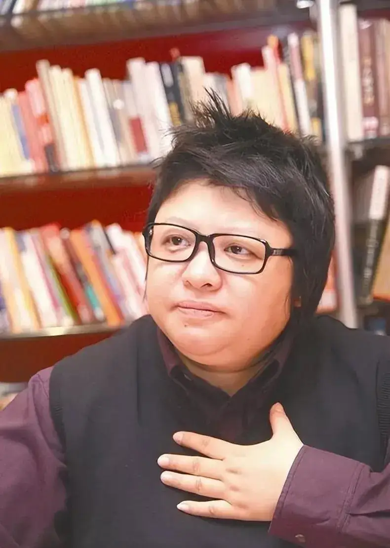 申请出战的韩红，为啥没声音了呢？网友猜了3种原因，你觉得哪一个对呢？

第一：已