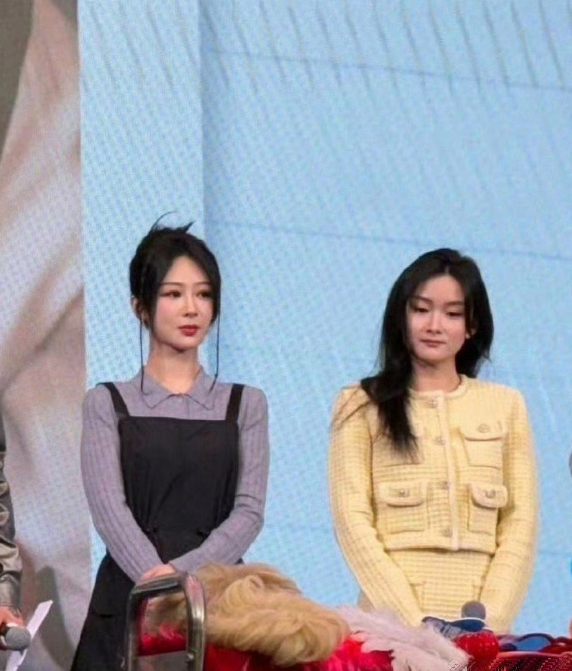 杨紫旁边那位女生化了很自然的妆，你知道她是谁吗

在曝光的一组照片中，杨紫身边那
