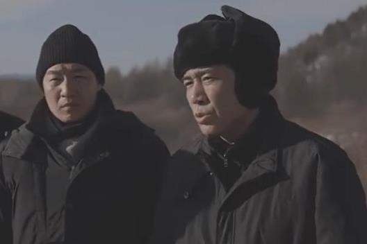 于和伟从默默无闻到凭借精湛演技走红，塑造诸多经典角色。此次加盟刑侦大剧，他一出手