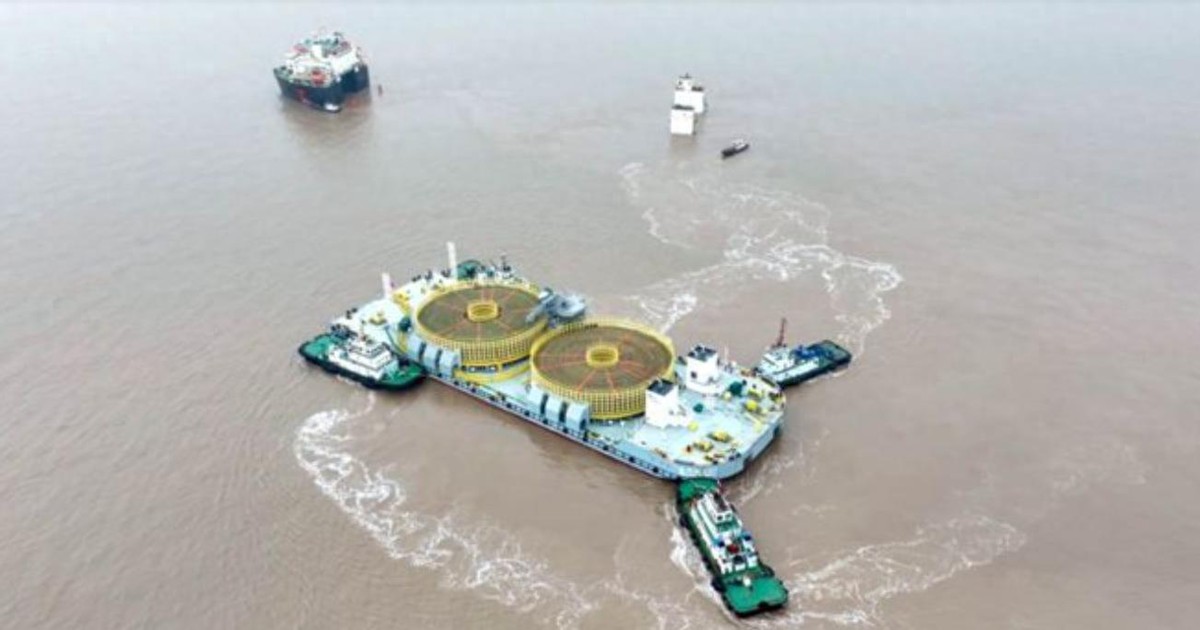 宁波的电缆厂商接到了一项巨大的订单，一家欧洲公司需要购买一条全长150千米、重达