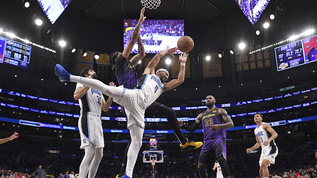 湖人内线为何被魔术打爆？内线短板，急需交易救急！