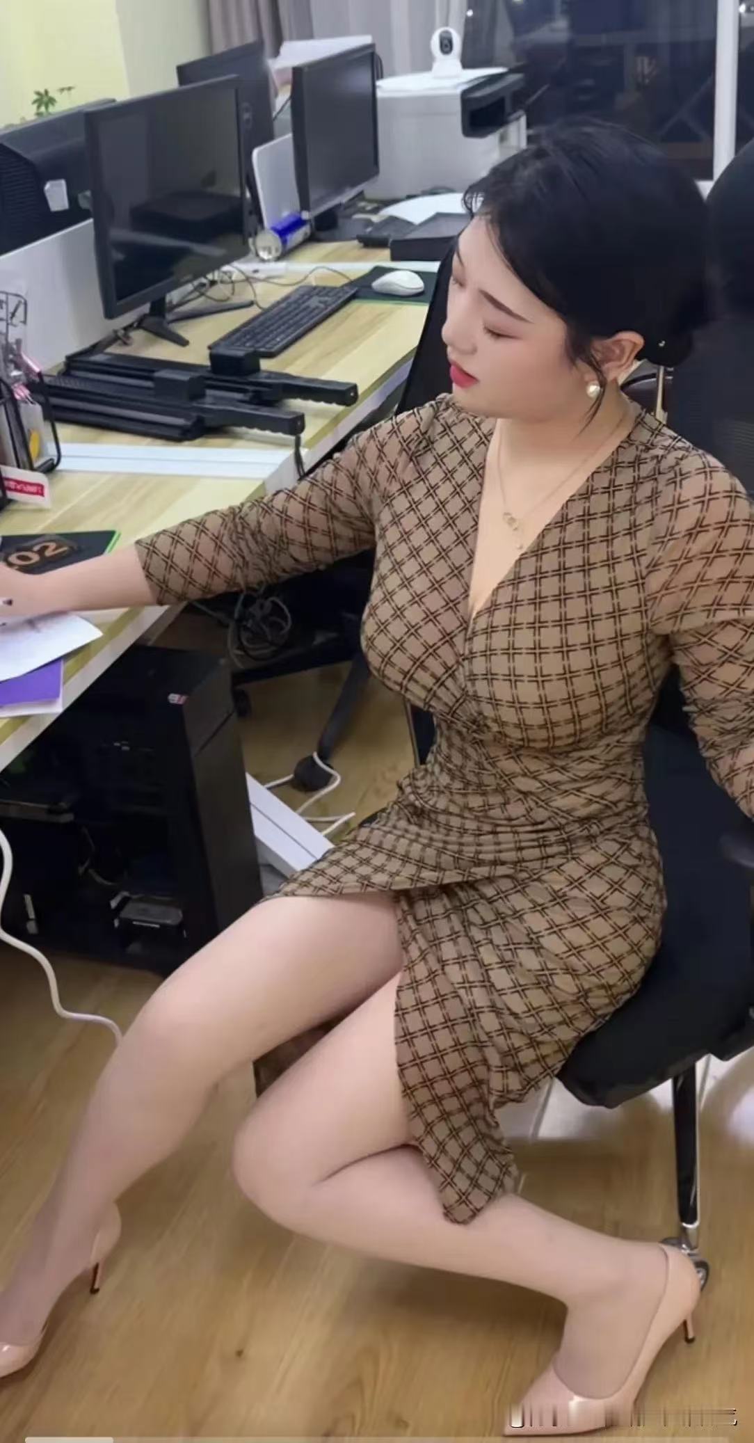 有个这么肥美的老婆是个什么体验哈哈哈哈