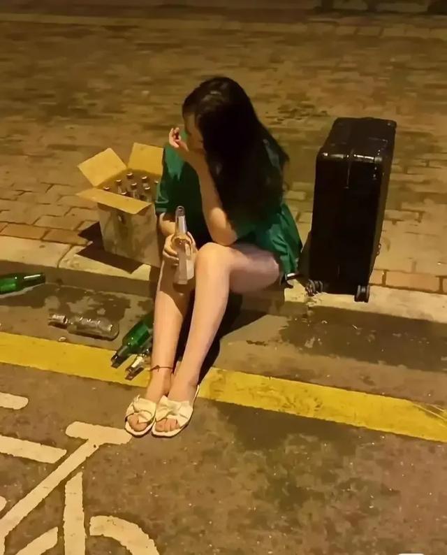 广西贺州，一男子约女网友喝酒，随后带着女网友去酒店开了房，结果半小时后女网友独自