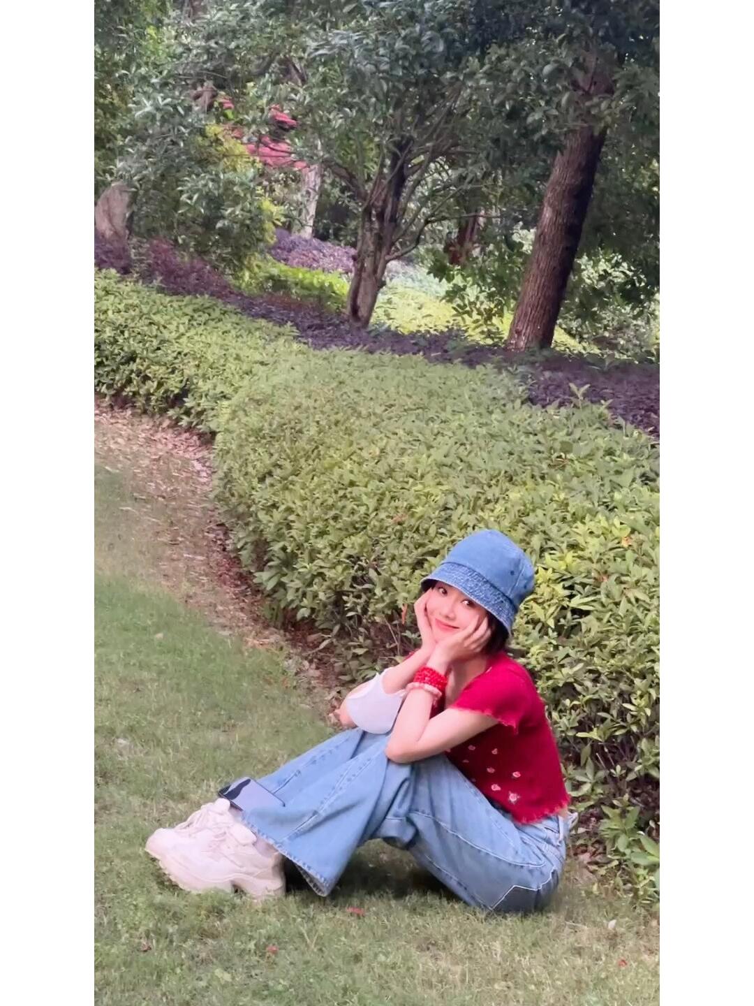 谭松韵时尚利落