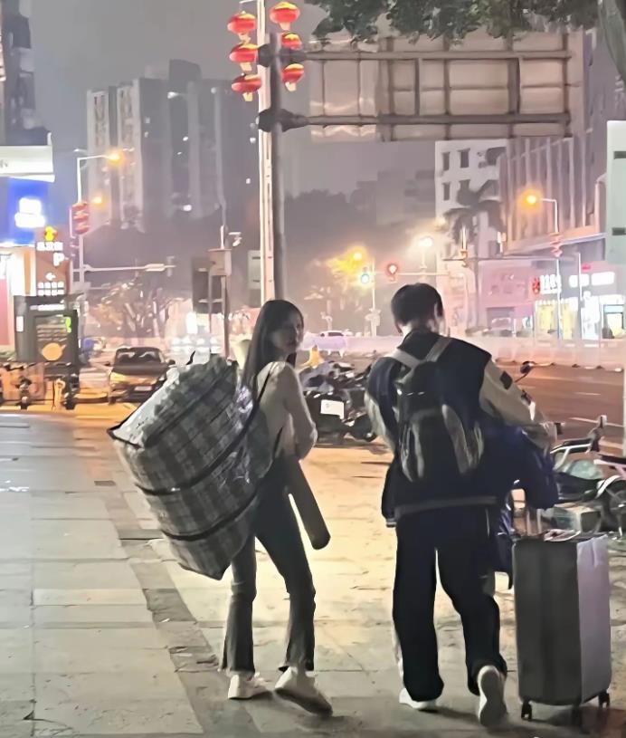 以后她回忆起这段青涩的爱情，会后悔吗？