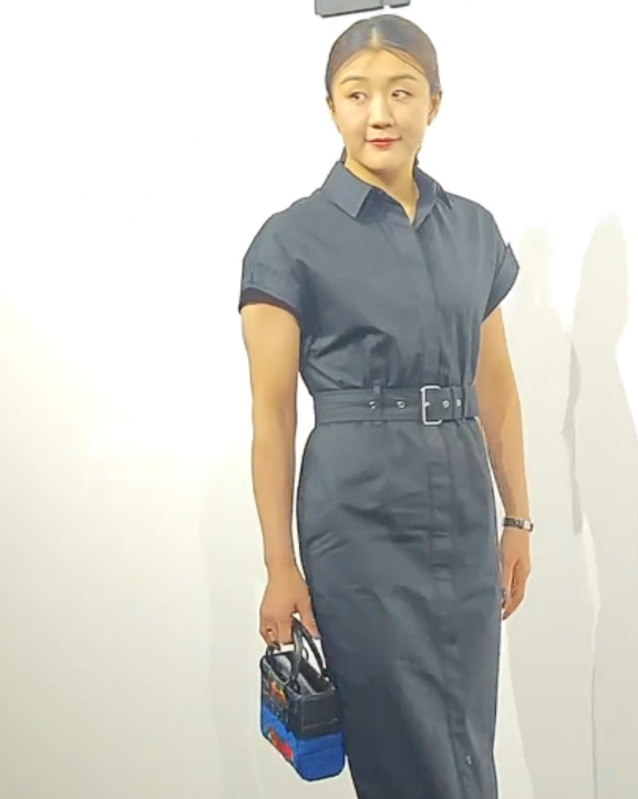 陈梦出席大牌活动，气场全开不输一众女明星