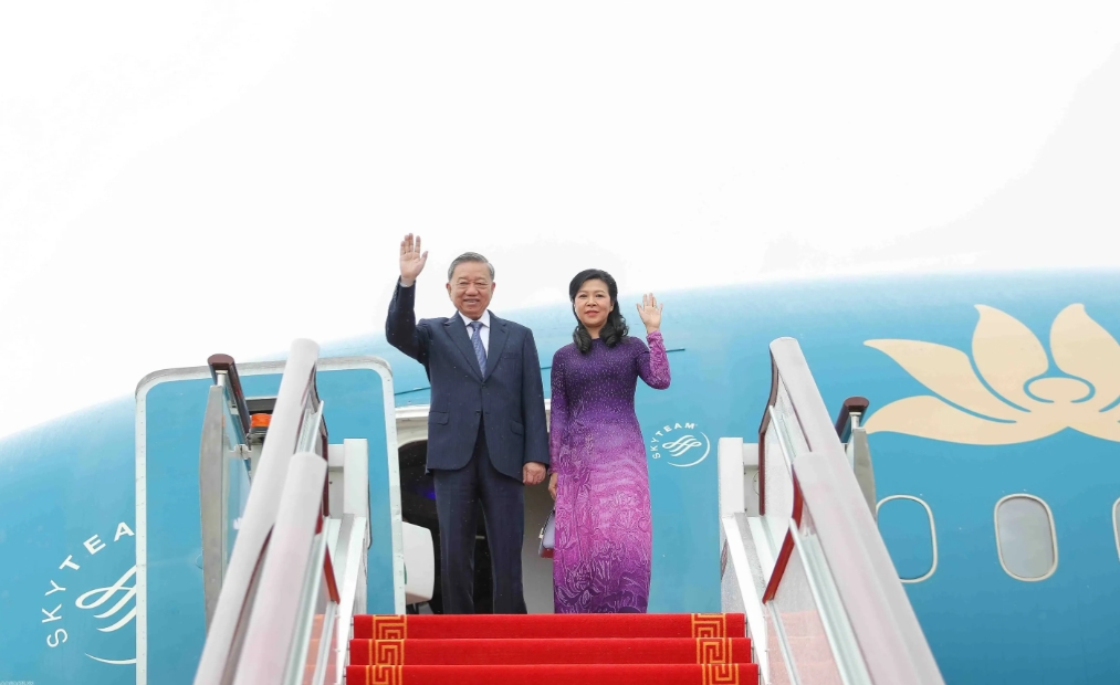 他和夫人的外交“首秀“！

探访革命前辈的红色足迹，白云机场为他铺设了红毯，三军