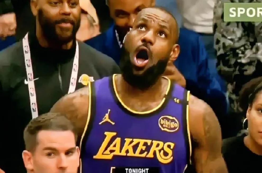 老詹，你也太狂了吧，突然暴走就把比赛给带走了。

鹈鹕的两记高难度三分直接反超了