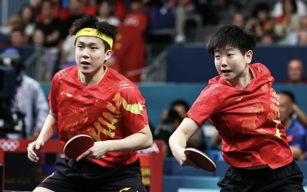 孙颖莎/王楚钦巴黎奥运会混双夺冠！
在今晚进行的巴黎奥运会乒乓球混双决赛中，国乒