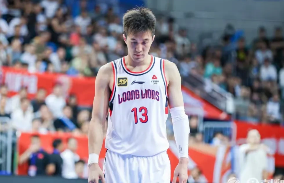 回到东北的郭艾伦是水土不服吗？上场拿下25分泪洒赛场的郭艾伦本场9投0中，仅靠罚