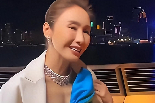 15年前,为报恩嫁给隐疾富豪的她,脸垮成这样,如今后悔了吗?(女孩为了报恩竟然嫁给瘫痪)-第5张图片-九妖电影 15年前,为报恩嫁给隐疾富豪的她,脸垮成这样,如今后悔了吗?(女孩为了报恩竟然嫁给瘫痪)-第5张图片-九妖电影