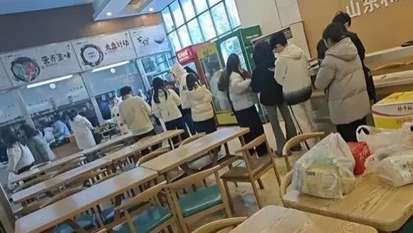 超市女老板凭实力把济南大学送上热搜，大言不惭，引发学生鄙视