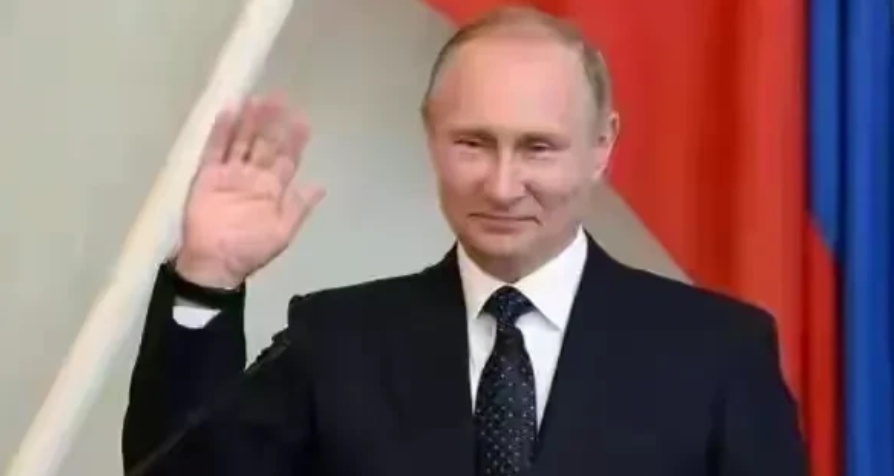 大家发现了吗？普京新任总统第一站，进行访华！
到中国来的真早啊！
凌晨四点多钟便