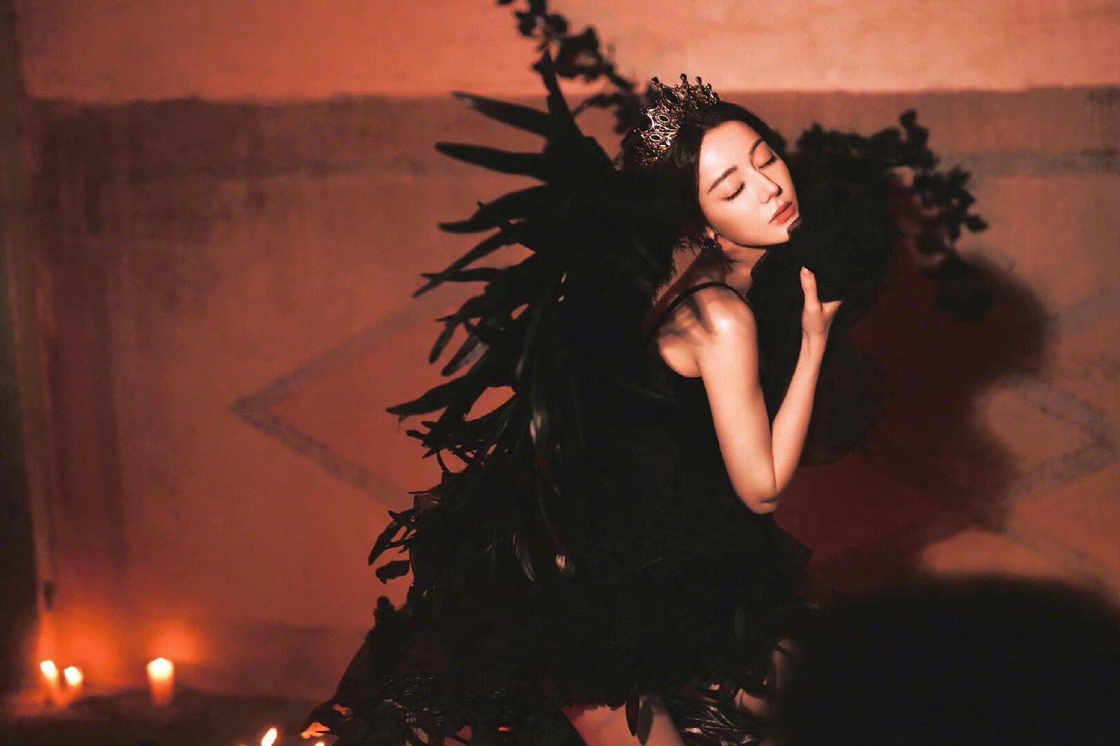 迪丽热巴优雅而高贵