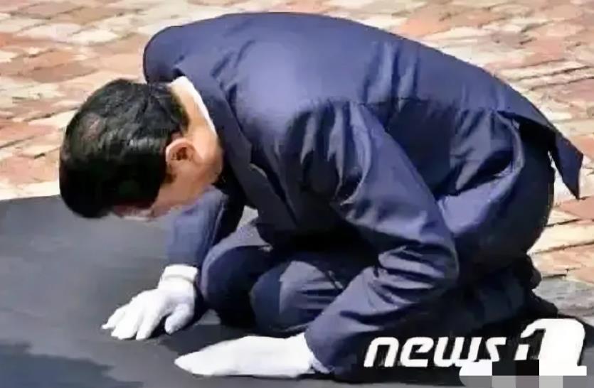 太意外了！
日本终于低头认错！
当地时间7月30日，日本防卫大臣对自卫队的丑闻事