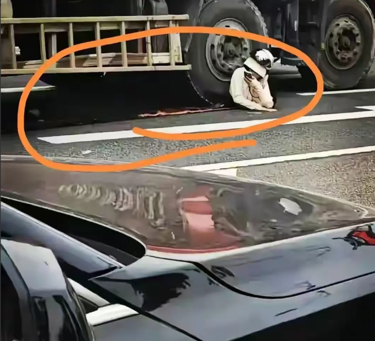 七月十四日的聊城车祸

又是聊城

这位女士在用生命的最后时间做最后的道别


