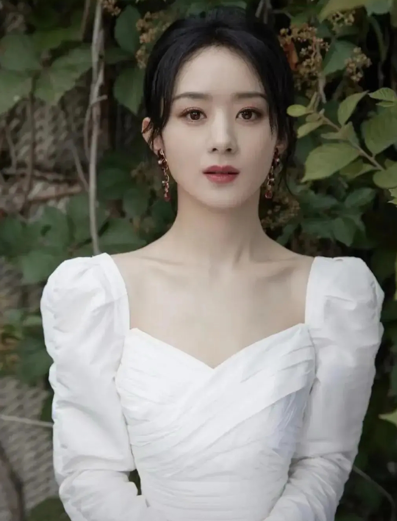 赵丽颖恐怕以后很难嫁人了，主要原因有这两点：
一、赵丽颖已 37岁，多年专注演艺