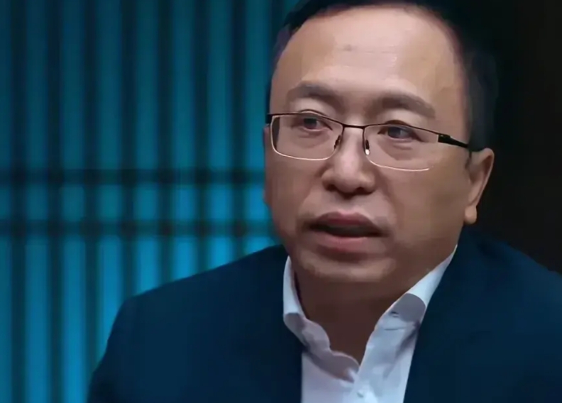 鸿蒙系统要发展走量，需要有大量用户支撑，单靠M和P系列两个中高端产品，单品价格高