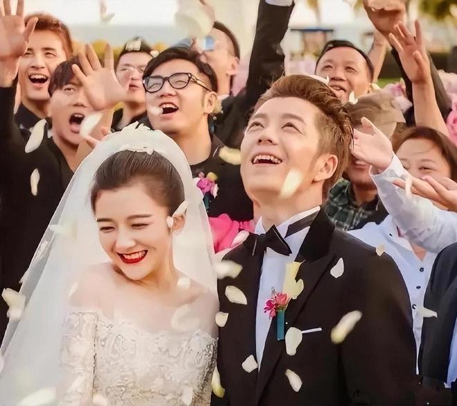 王栎鑫和前妻吴雅婷同框，不像朋友更像家人
