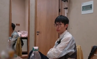 麦琳和李行亮在女儿归谁的问题上，产生意见分歧。李行亮突然崩溃哭诉：“我闺女跟我是