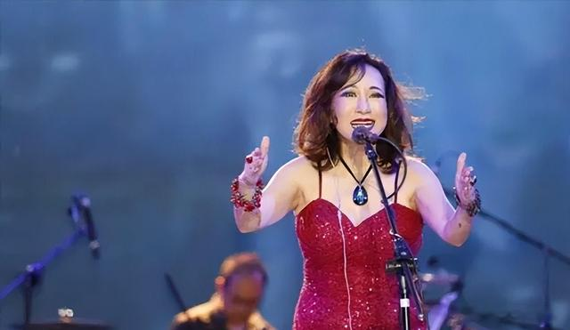 原来早就不是中国籍了？靠登上春晚走红，却崇洋媚外榨干了自己（原来你早就知道了）-第22张图片-九妖电影