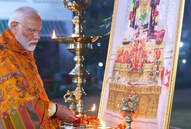 莫迪现在平了尼赫鲁的连任记录，成为印度史上第二位连任三届的总理。不得不说的是，一