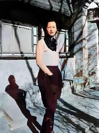 她是谁？？？？？？
一般人都不认识她！！！！！
这个才女不得了！！！！
她真是美