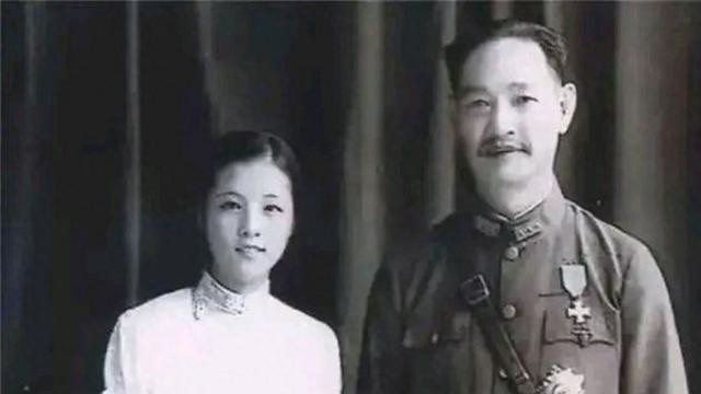 17岁嫁54岁将军，婚后32年怀孕16次，死后葬在八宝山，她是谁？