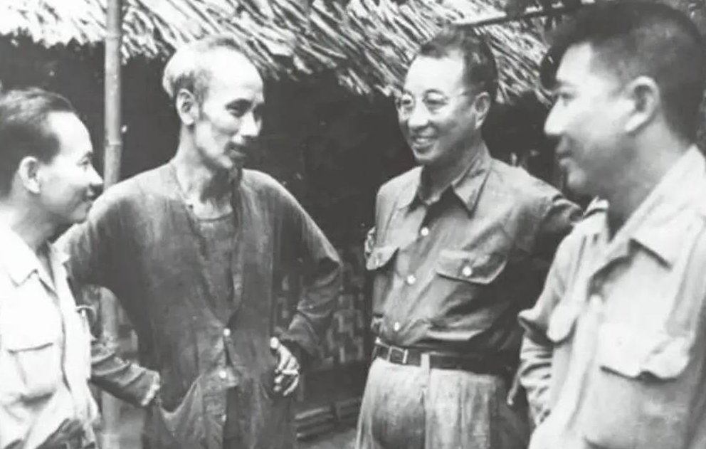 1950年，武元甲部久攻法军不下，武竟向陈赓建议：部队累了是不是撤退。陈赓听后大