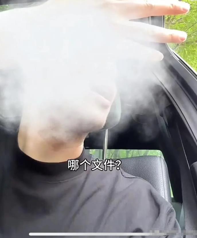 “终于有人站出来了！”重庆，男子硬杠收费员，拒交停车费引发共鸣！男子：“路边公共