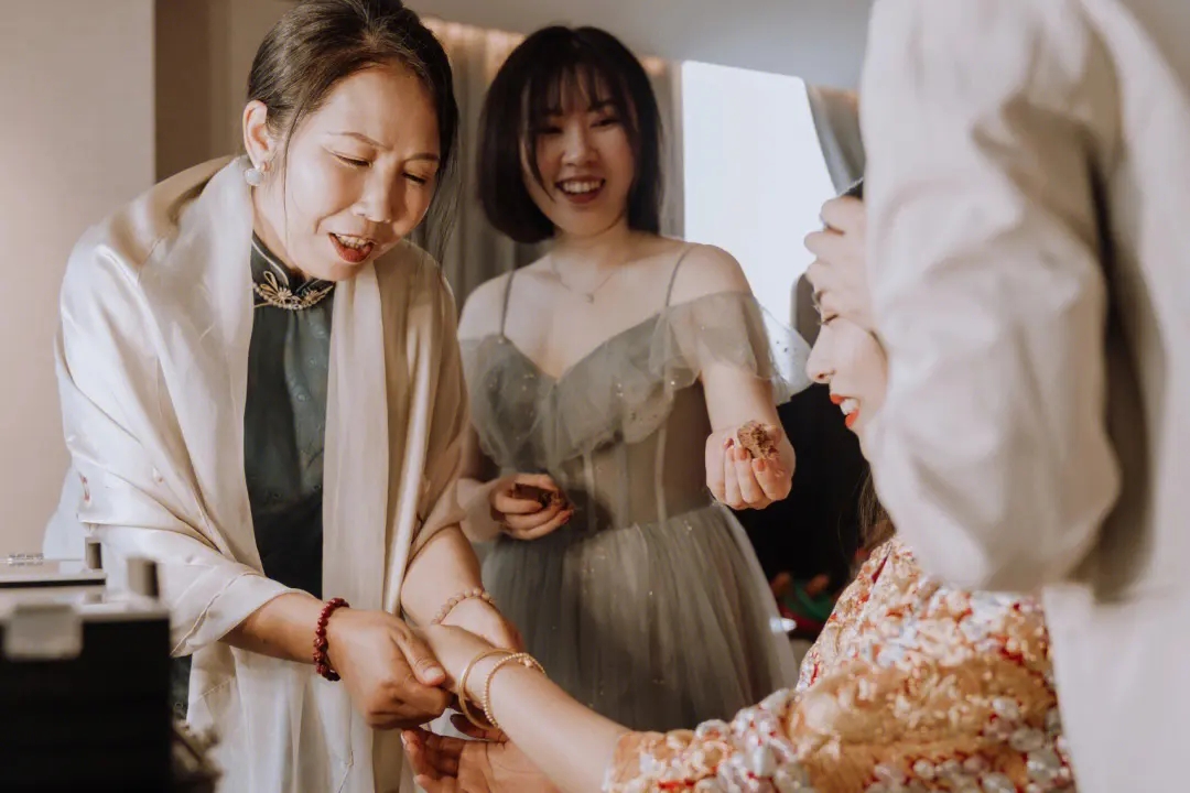 四川，男子结婚当日准备去接亲时，忽然接到女方姑妈发来的信息，说他老丈人当日早上6