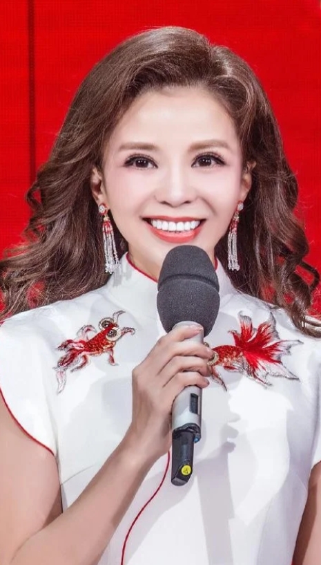 朱迅：逆境中的坚韧与重生