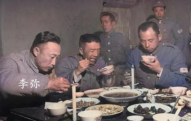 1950年夏，逃到台湾的李弥坐了几个月的冷板凳，他在云南的妻子生死不明。就在李弥