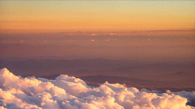 “丢掉那些旧衣服，让生活更清爽美好”