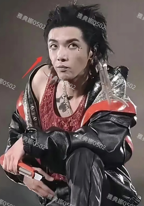 华晨宇的受众到底是哪些人啊？
千奇百怪的造型不知所云的歌曲，他不会认为自己这样很