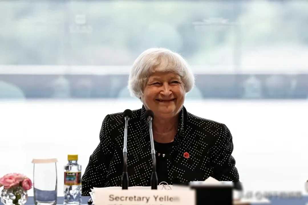 中国：敢打不想打；美国：想打不敢打！
好戏还在后头，美部长大驾光临国际舞台，她的