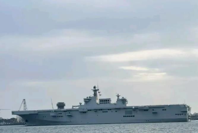 中国海军将接收第4艘075型两栖攻击舰，这艘两栖攻击舰的排水量达到了3万多吨，一
