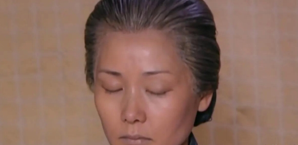 《大宅门》里最让人难过的片段之一，就是杨九红的去世，因为她的心已经被伤透了，她是